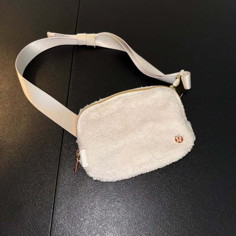 Lululemon Everywhere Belt Bag Fleece White